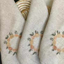 Guardanapo Tecido Linhão Bordado Guirlanda Cenoura Mameg-Un Guardanapo Tecido Linhão Bordado Guirlanda Cenoura Mameg-Un