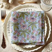 Guardanapos de Algodão Muslin Azul com Estampa Floral e Videira, 51x51 cm, Conjunto de 12 - Vargottam Guardanapos de Algodão Muslin Azul com Estampa Floral e Videira, 51x51 cm, Conjunto de 12 - Vargottam