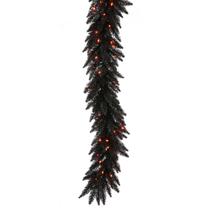 Guirlanda de Natal Vickerman Black Fir 2,7 m com luzes LED laranja Guirlanda de Natal Vickerman Black Fir 2,7 m com luzes LED laranja