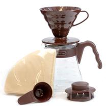 Hario V60 Pour Over Starter Set com gotejador, servidor de vidro, colher e filtros, tamanho 02, marrom