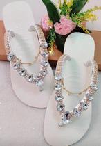 Havaiana com glitter e cabedal cristal e correntinha