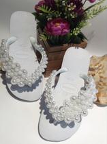 havaianas personalizados com perolas em renda francesa