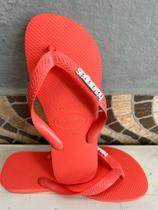 Havaianas top salmão + pingente placa branca