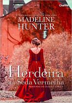 Herdeira em Seda Vermelha