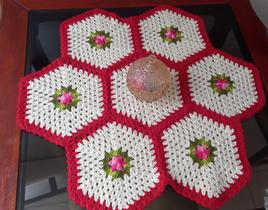 Hexagono em croche vermelho com flores - Clara Crochet