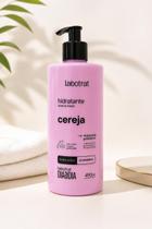 Hidratante Labotrat Cereja 490ml Corporal e Facial Hidratação Intensa, Pele Macia e Perfumada Hidratante Labotrat Cereja 490ml Corporal e Facial Hidratação Intensa, Pele Macia e Perfumada