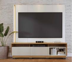 Home Theater Jordão com Painel Chanfrado c/ Led nas Prateleiras com Pés - Off White/Freijó