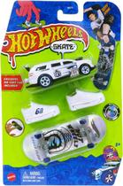 Hot Wheels Carrinho e Skateboard com Tênis Sort Mattel HGT71