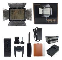 Iluminador de LED Yongnuo YN300 III 300 LEDs Bicolor com manopla, Fonte Bivolt, Bateria NPF970 7200mAh e Carregador Simples