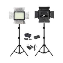 Iluminador LED Soleste W-300 II Kit Completo com Tripé 2m, Bateria NP-F570 2400 mAh e Fonte Bilvolt S Iluminador LED Soleste W-300 II Kit Completo com Tripé 2m, Bateria NP-F570 2400 mAh e Fonte Bilvolt S