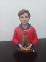 Imagem de Gesso São Carlo Acutis 20cm - Escultura Religiosa Devoção
