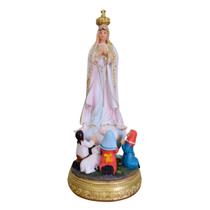 Imagem de Nossa Senhora de Fátima com pastorinhos em resina 16 cm ARL8908