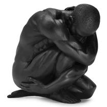 Imagem Escultura de Homem Agachado Pensativo de Resina Cores - M3 Decoração
