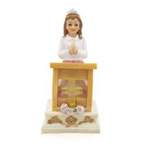 Imagem Lembranças 1ª Eucaristia Menina Ajoelhado com Led Importada Resina 15cm - Amém Decoração Religiosa