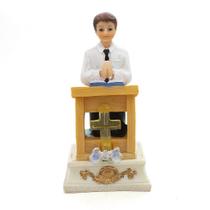 Imagem Lembranças 1ª Eucaristia Menino Ajoelhado com Led Importada Resina 15cm