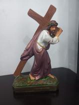 Imagem Religiosa Jesus Cristo Carregando a Cruz 30cm Escultura Fé