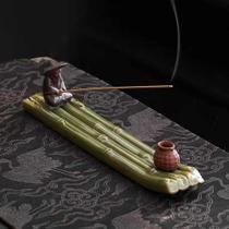 Incençário feito de bambu para incenso