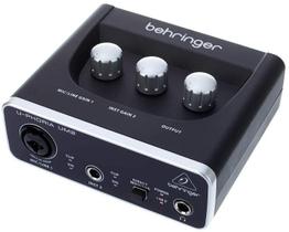 Interface de áudio Behringer UM2