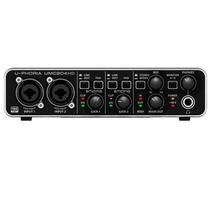 Interface de Áudio Behringer UMC204HD