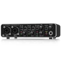 Interface de Áudio e MIDI Behringer UMC204 2x4 USB 24bit