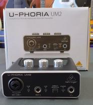 Interface de áudio U-phoria UM2 Behringer