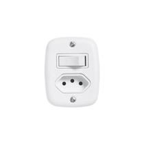 Interruptor de 1 Tecla Simples e Tomada 2P+T 20A , com Placa de Sobrepor Branco Interruptor de 1 Tecla Simples e Tomada 2P+T 20A , com Placa de Sobrepor Branco