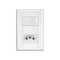 Interruptor Paralelo e Tomada 2P+T 10A Fame Evidence com Placa 4x2 Branco Interruptor Paralelo e Tomada 2P+T 10A Fame Evidence com Placa 4x2 Branco