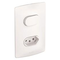 Interruptor Simples + 1 Tomada 2P + T 4x2 NY Branco 10A Nereya - 663160 - PIAL Interruptor Simples + 1 Tomada 2P + T 4x2 NY Branco 10A Nereya - 663160 - PIAL