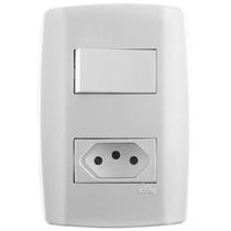 Interruptor Simples 10A 250V C/Tomada 10A Branca Ilumi 80200