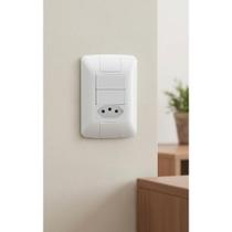 Interruptor Simples 2 + Tomada 10A 4x2 Branco