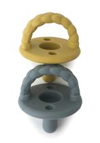 Itzy Ritzy Sweetie Soother Pacifier Set de 2 - Chupetas recém-nascidas de silicone com alça dobrável &amp dois orifícios de ar para maior segurança Conjunto de 2 em Dark Gray &amp Yellow, Ages Newborn &amp Up