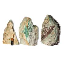 Jadeíta Pedra Pé Serrado Natural 2 a 3Kg 15 a 20cm Tipo C - Cristais de Curvelo Jadeíta Pedra Pé Serrado Natural 2 a 3Kg 15 a 20cm Tipo C - Cristais de Curvelo