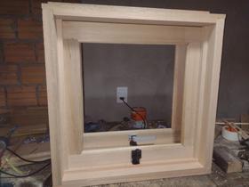 janela 60x60 maxiar em eucalipto