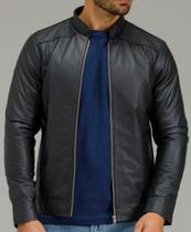 JAQUETA COURO LEGÍTIMO MASCULINA SLIM JVL 130 GOLA PADRE Tamanho:XGCor:Preto JAQUETA COURO LEGÍTIMO MASCULINA SLIM JVL 130 GOLA PADRE Tamanho:XGCor:Preto