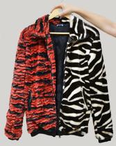 Jaqueta Double Estampa Zebrada e Animal Print Vermelho Jaqueta Double Estampa Zebrada e Animal Print Vermelho