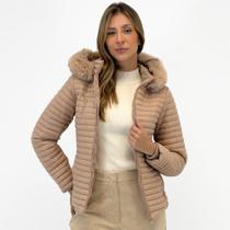 Jaqueta Dyordhana Puffer em Nylon com Capuz Feminina Jaqueta Dyordhana Puffer em Nylon com Capuz Feminina