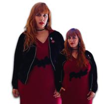 Jaqueta Feminina Bomber Tecido Veludo Patch com Zíper e Bolso Plus Size Jaqueta Feminina Bomber Tecido Veludo Patch com Zíper e Bolso Plus Size