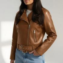 Jaqueta Feminina Couro Biker Preta Estilo Rock Elegante Moderna Confortável Para Combinar Com Calça Saia Vestido e Bota Jaqueta Feminina Couro Biker Preta Estilo Rock Elegante Moderna Confortável Para Combinar Com Calça Saia Vestido e Bota
