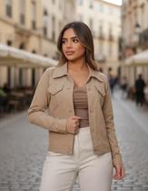 Jaqueta Feminina Sarja Barra Tradicional Color Botão Forrado Bege Escuro Caqui Jaqueta Feminina Sarja Barra Tradicional Color Botão Forrado Bege Escuro Caqui