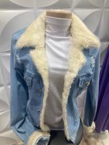 Jaqueta Jeans com detalhes de pelinhos somente na gola e no punho. Jaqueta Jeans com detalhes de pelinhos somente na gola e no punho.