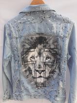 Jaqueta Jeans Feminina Leão na cruz - Tribo de Judá - Tamanho M Jaqueta Jeans Feminina Leão na cruz - Tribo de Judá - Tamanho M