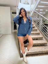 Jaqueta Jeans Manga Longa Em Strass Fecho Em Botões B&C Cor:AzulTamanho:M Jaqueta Jeans Manga Longa Em Strass Fecho Em Botões B&C Cor:AzulTamanho:M