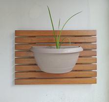 Jardim Vertical Módulo em Madeira Ripado 60x40 cm com Vaso Meia Lua 5 litros