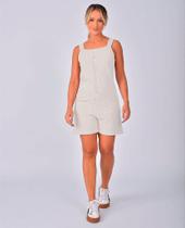 Jardineira Curta Estonada Off White - Premium 100% Algodão, Ajuste Perfeito, Tamanhos P ao GG Jardineira Curta Estonada Off White - Premium 100% Algodão, Ajuste Perfeito, Tamanhos P ao GG