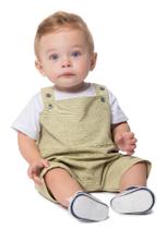 Jardineira curta infantil amarelo liso com botões na alça e bolso frontal
