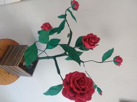Jarro de rosas vermelhas Jarro de rosas vermelhas