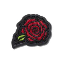 Jibbitz emblema rosa unico