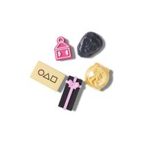 Jibbitz squid game pack com 5 peças unico Jibbitz squid game pack com 5 peças unico