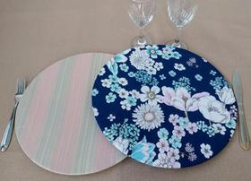 Jogo Americano Redondo. 06 lugares Dupla face emFloral e listras begece rosa chá