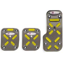 Jogo Aplique Alumínio Cromado Pedaleiras Esportiva Acelerador Freio Embreagem Borracha Amarela em X Jogo Aplique Alumínio Cromado Pedaleiras Esportiva Acelerador Freio Embreagem Borracha Amarela em X